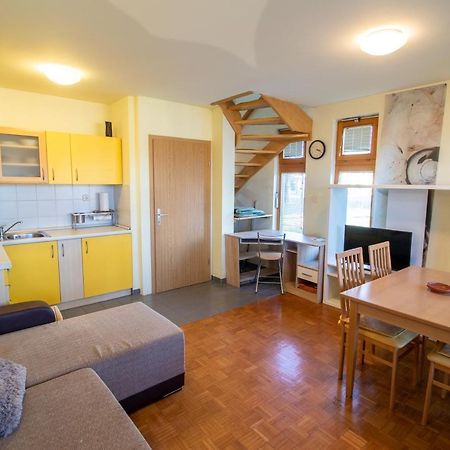 Relax Apartment In Banovci Verzej Екстер'єр фото