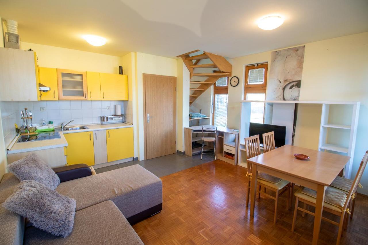 Relax Apartment In Banovci Verzej Екстер'єр фото