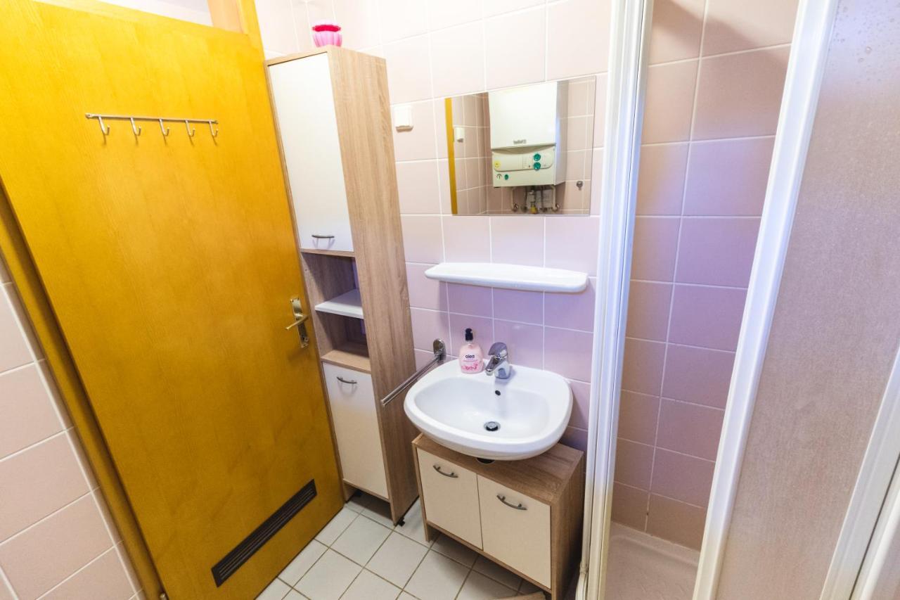 Relax Apartment In Banovci Verzej Екстер'єр фото